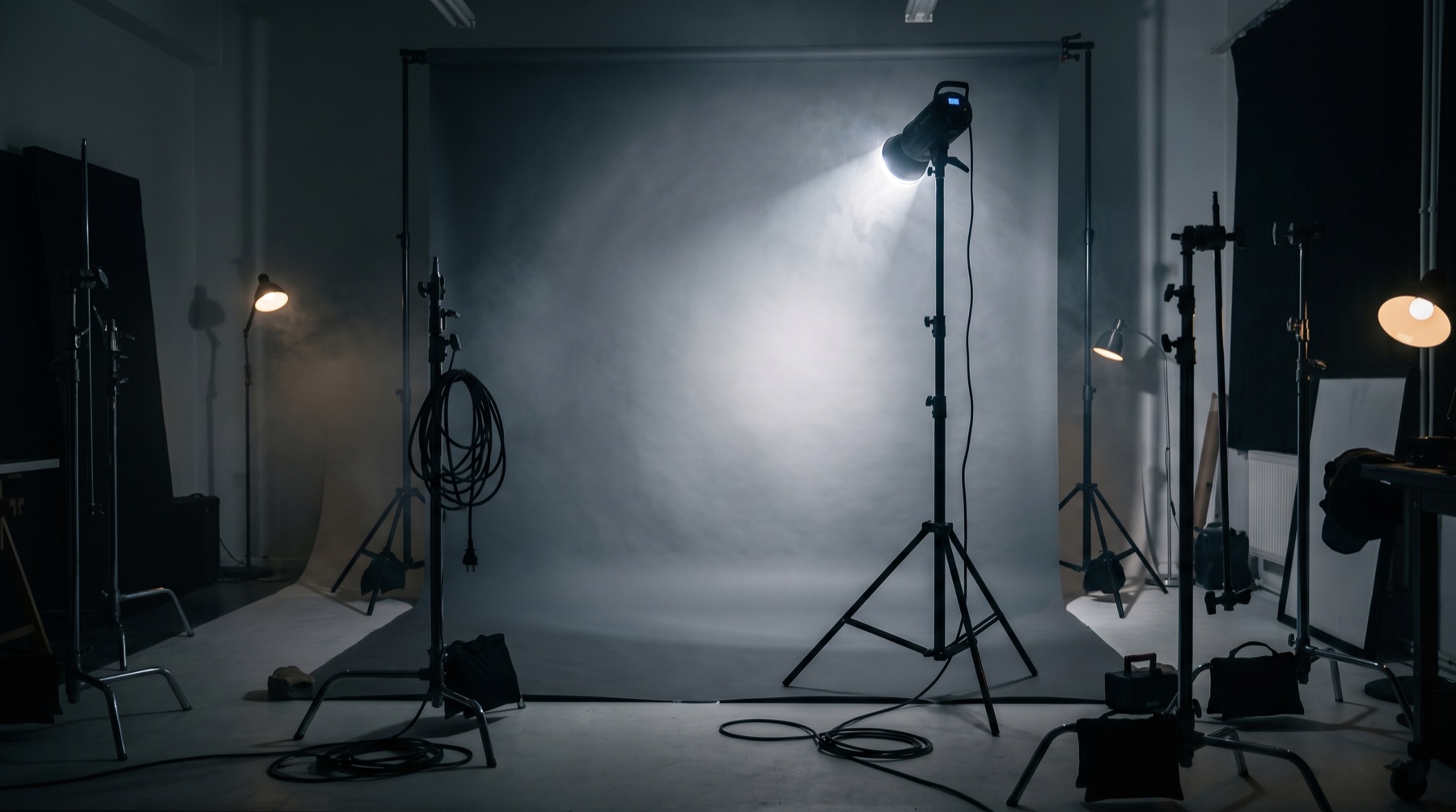 Shooting floor — one strobe, controlled